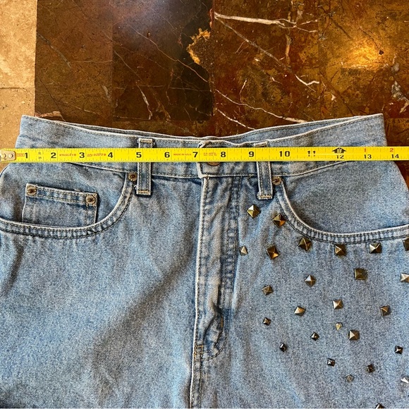 Women’s SZ 6 HALSTON JEANSWEAR Medium Blue High Rise Denim Shorts with Studs - Picture 13 of 13
